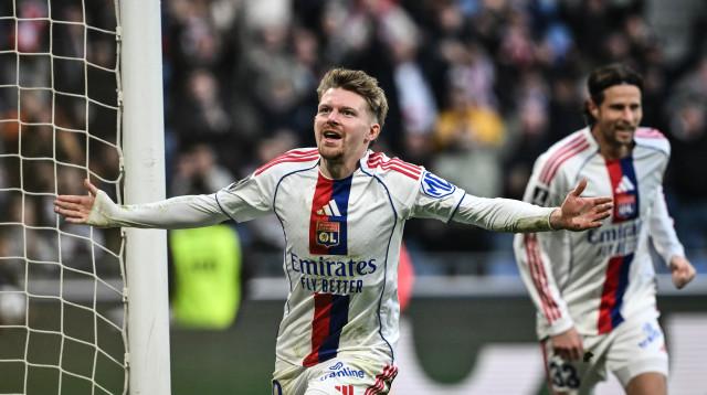 פאבל שולץ שחקן ליון חוגג שער (צילום: GettyImages, JEFF PACHOUD/AFP)