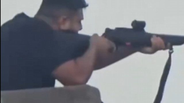 תיעוד היורה מהפיגוע בחוף בונדי, סידני, אוסטרליה (צילום: צילום מסך רשת X)