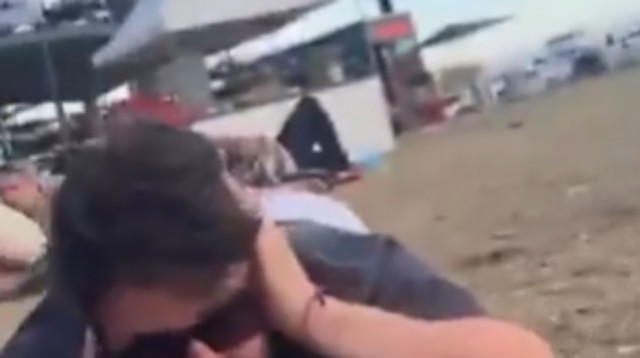 אנשים מסתתרים מהמחבלים בטבח בסידני (צילום: רשתות חברתיות, שימוש לפי סעיף 27 א')