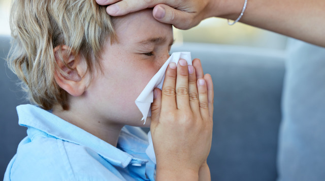 ילד עם שפעת (אילוסטרציה) (צילום: Shutterstock)