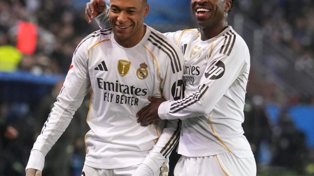 שחקן ריאל מדריד קיליאן אמבפה עם ויניסיוס (צילום: GettyImages, Juan Manuel Serrano Arce)