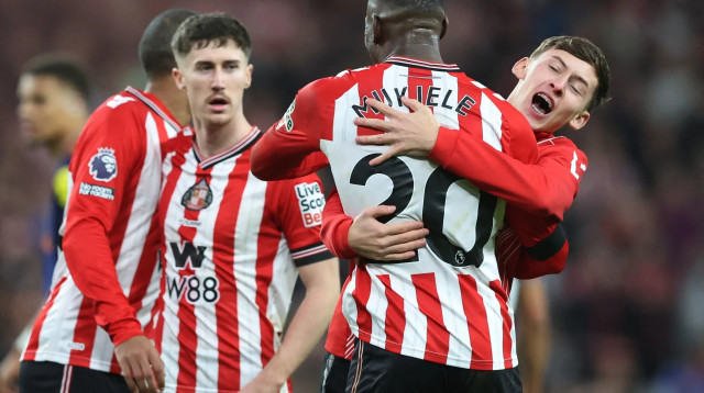 סנדרלנד חוגגת ניצחון בדרבי (צילום: רויטרס)