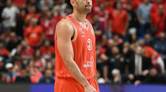 שחקן הפועל תל אביב אלייז'ה בריאנט (צילום: ברני ארדוב)