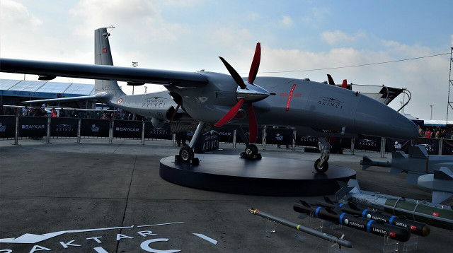 מל"ט Bayraktar Akinci הטורקי (צילום: צילום מסך)