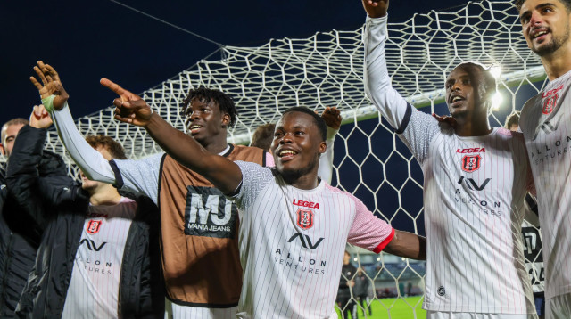 סדריק דון ושחקני הפועל ירושלים חוגגים (צילום: דני מרון)