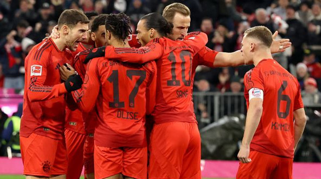 שחקני באיירן חוגגים (צילום: Alexander Hassenstein / Staff)