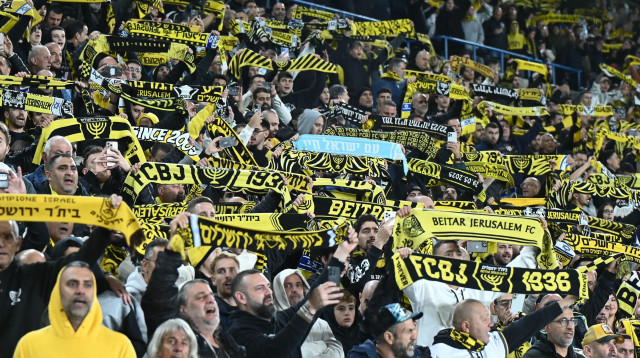 אוהדי בית"ר ירושלים (צילום: ברני ארדוב)