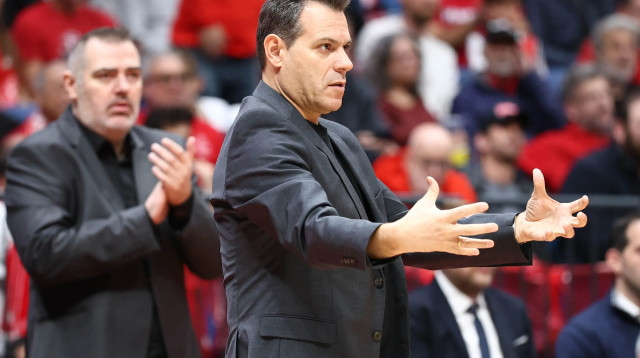 דימיטריס איטודיס מאמן הפועל תל אביב (צילום: דני מרון)