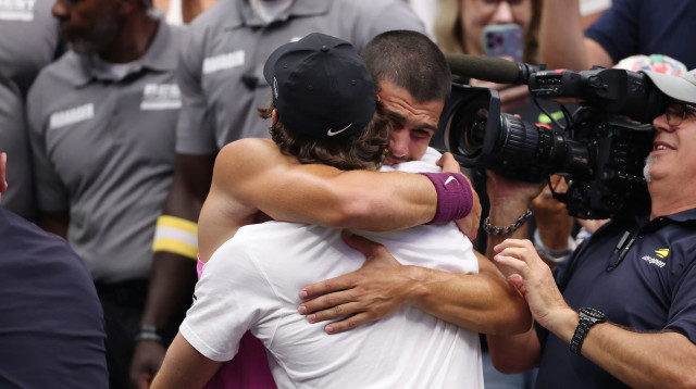 קרלוס אלקראס עם מאמנו חואן קרלוס פררו (צילום: GettyImages, Matthew Stockman)