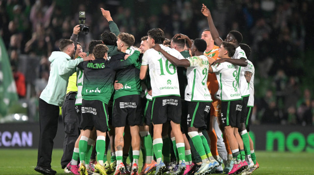 שחקני ראסינג סנטאנדר חוגגים (צילום: GettyImages, Cesar Ortiz/Soccrates)