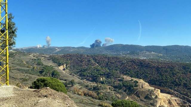 תקיפת מחנה אימונים של כוחות הארטילריה של חיזבאללה בדרום לבנון  (צילום: רשתות ערביות)