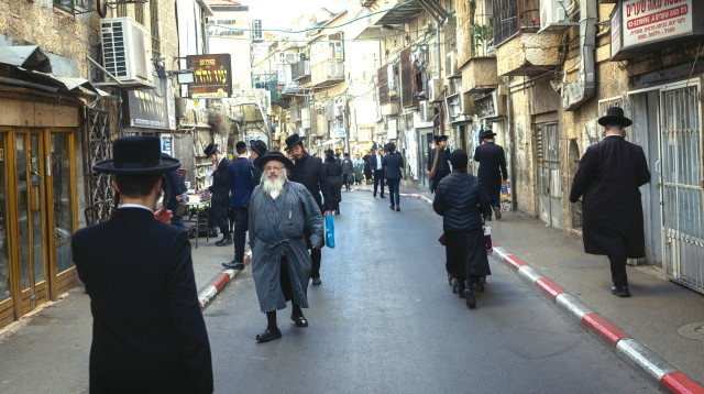 חרדים בשכונת גאולה בירושלים (צילום: חיים גולדברג פלאש 90)