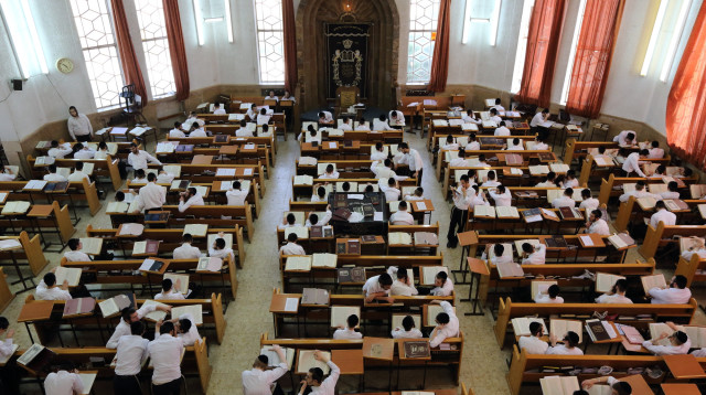 תלמידי ישיבה בבני ברק (צילום: יעקב נאומי, פלאש 90)