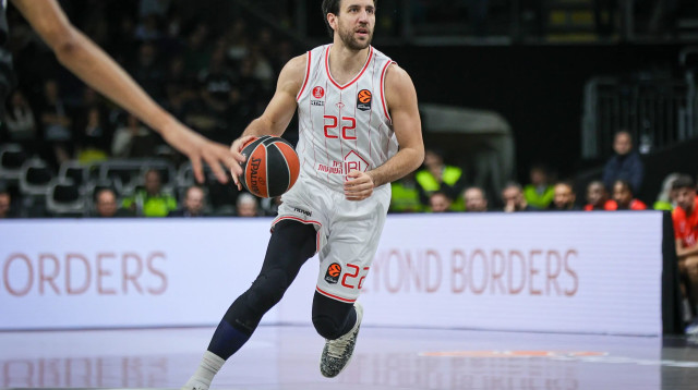 ואסילייה מיציץ' שחקן הפועל תל אביב (צילום: GettyImages, Fabio Patamia)