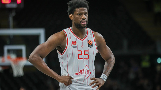 דן אוטורו שחקן הפועל תל אביב (צילום: GettyImages, Fabio Patamia)