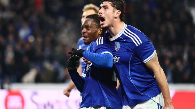 חואקין פאניצ'לי, מרסיאל גודו שחקני שטרסבורג חוגגים (צילום: רויטרס)