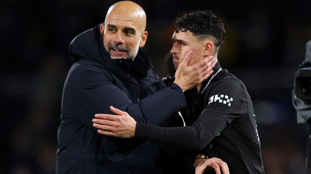 פפ גווארדיולה עם פיל פודן שחקן מנצ'סטר סיטי (צילום: GettyImages, Vince Mignott/MB Media)