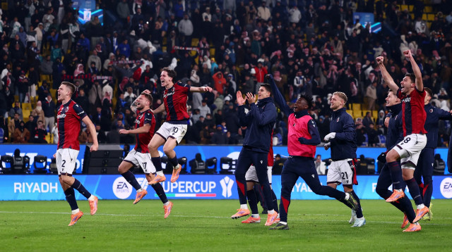 שחקני בולוניה חוגגים (צילום: רויטרס)