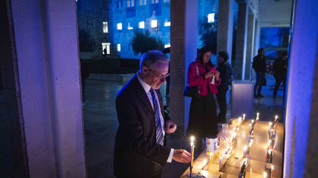 הדלקת נרות לזכר הנרצחים בפיגוע בחוף בונדיי באוסטרליה (צילום: חיים גולדברג/פלאש 90)