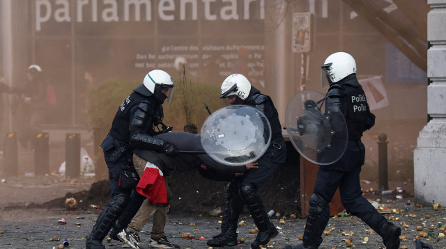 מחאות באירופה (צילום: REUTERS/Yves Herman)