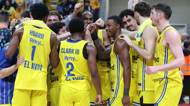 שחקני מכבי תל אביב (צילום: דני מרון)