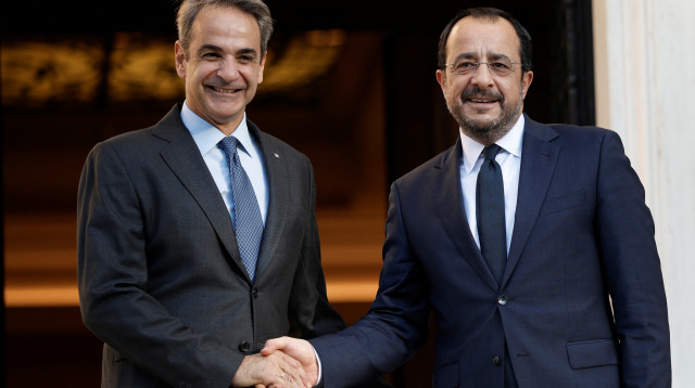 נשיא קפריסין כריסטודולידיס וראש ממשלת יוון מיצוטאקיס (צילום: רויטרס)