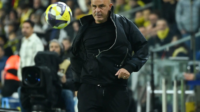 יוסי אבוקסיס מאמן מכבי נתניה (צילום: ברני ארדוב)