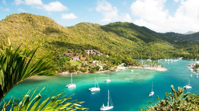 נותרה לבדה בלב ים על רפסודה קטנה (צילום: Getty images)