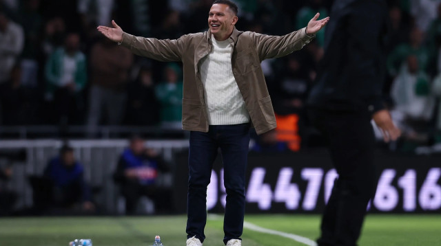 ברק בכר מאמן מכבי חיפה (צילום: מאור אלקסלסי)