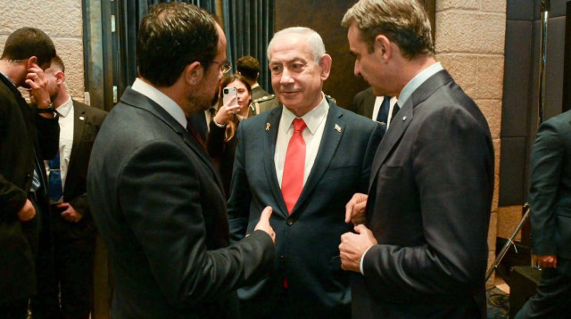  ראש ממשלת יוון קיריאקוס מיצוטאקיס, נתניהו ונשיא קפריסין ניקוס כריסטודולידיס (צילום: מעיין טואף, לע"מ)