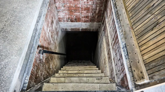 מה שהם גילו במרתף השאיר אותם בהלם (צילום: Aleksandr Zyablitskiy via Getty Images)