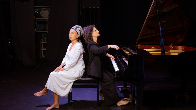 שתי נשים. שני עולמות. מדינה אחת (צילום: טל אלקבס)