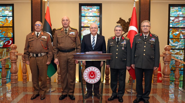 ביקורו של רמטכ"ל לוב בטורקיה (צילום: clash report)