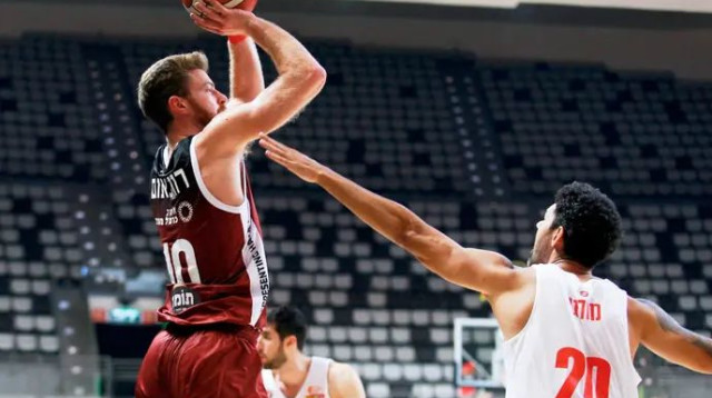 דאבל-דאבל מרשים. דניאל רוזנבאום (צילום: קובי אליהו)