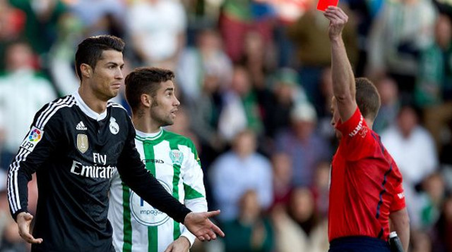 כריסטיאנו רונאלדו מורחק (צילום: GettyImages)