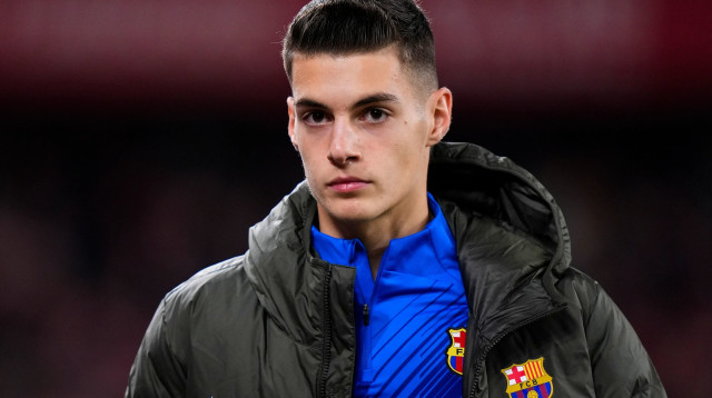 ארון יעקובישווילי במדי ברצלונה (צילום: GettyImages, Diego Souto)