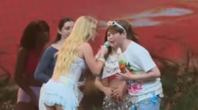 זארה לארסון (צילום: רשתות חברתיות)