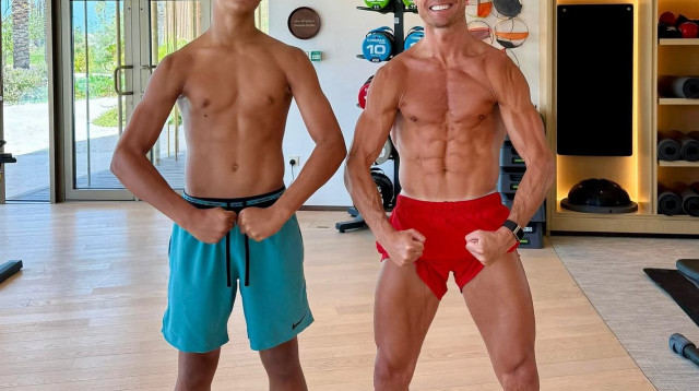 כריסטיאנו רונאלדו ובנו (צילום: אינסטגרם)