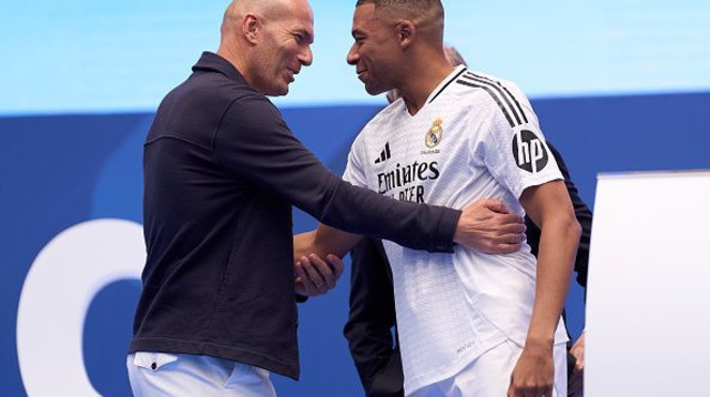 קיליאן אמבפה וזינדין זידאן (צילום: Diego Souto)