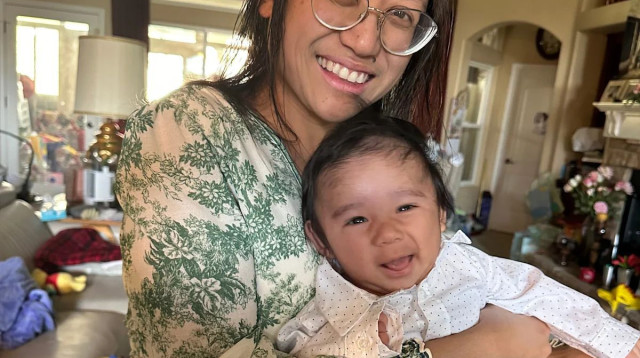 סוז לופז והילד שנולד מהיריון בטני (צילום: רשתות חברתיות)