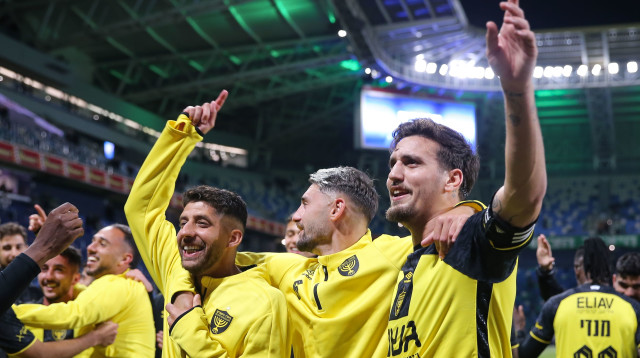 ירדן שועה חוגג עם עומר אצילי ודור מיכה בסמי עופר (צילום: מאור אלקסלסי)