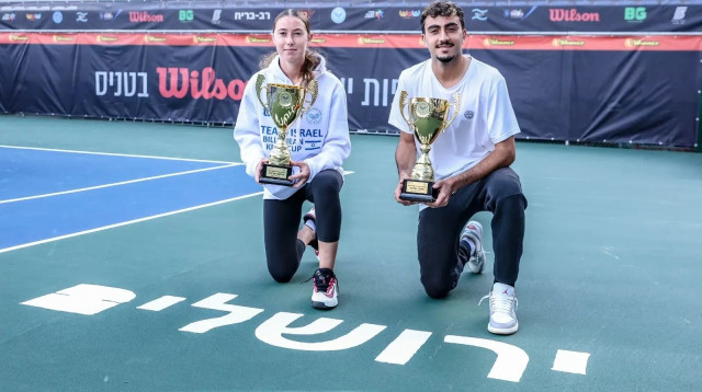 אוראל קמחי עם מעיין לרון, אלופי ישראל בטניס (צילום: אתר רשמי, עידו טביב, איגוד הטניס)