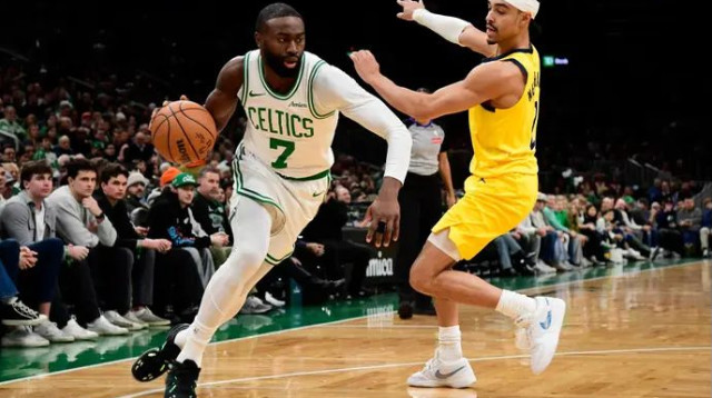 התעלה. בראון מול נמהארד (צילום: רויטרס)