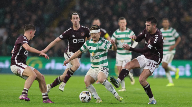 דייזן מאדה שחקן סלטיק במשחק מול הארטס (צילום: GettyImages)