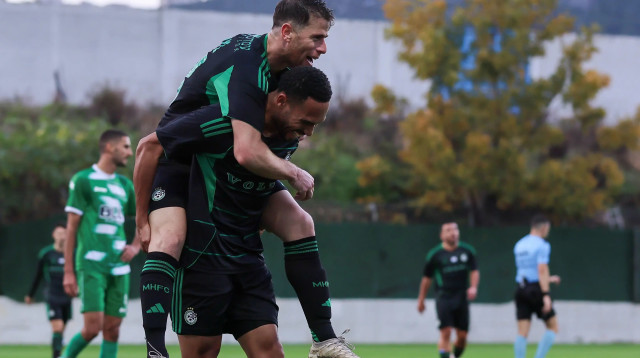 שחקני מכבי חיפה, גיא מלמד, קנג'י גורה (צילום: מאור אלקסלסי)