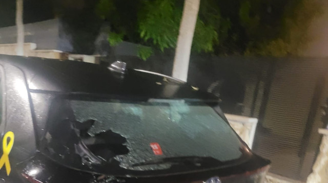 רכב מנופץ (צילום: מעריב אונליין)