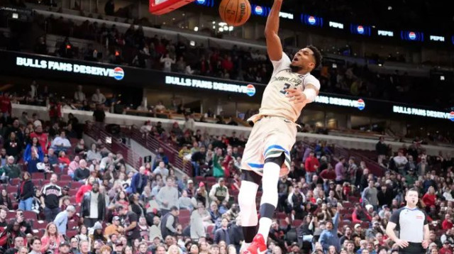 ברוך שובך. יאניס (צילום: רויטרס)