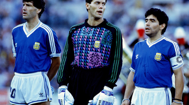 דייגו ארמנדו מראדונה, סרחיו גויקוצ'אה, חואן סימון שחקני נבחרת ארגנטינה, מונדיאל 1990 (צילום: GettyImages, Alessandro Sabattini)