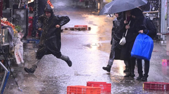 מזג אוויר גשום, חורף בתל אביב (צילום: אבשלום ששוני)