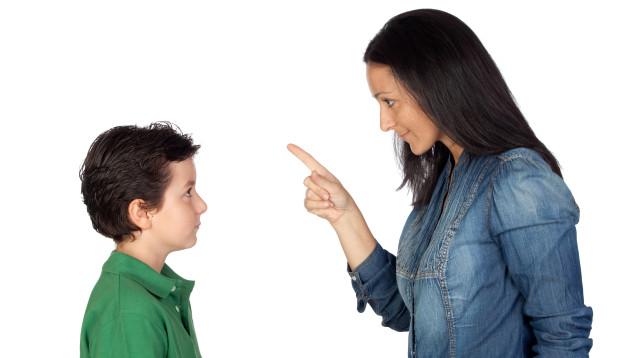 איך מתמודדים עם ילד שלא מפסיק להתחצף? (צילום: אינג'אימג')